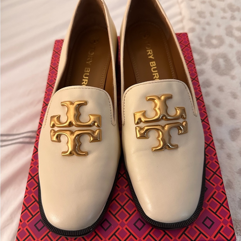 Tory Burch New Cream Loafers with Gold Accent